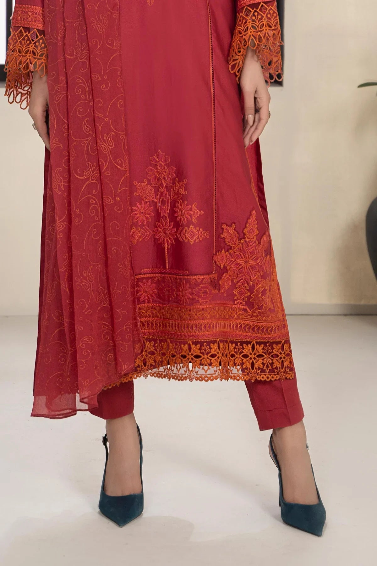 3 Piece Embroidered Lawn Suit | DW-EF24-103