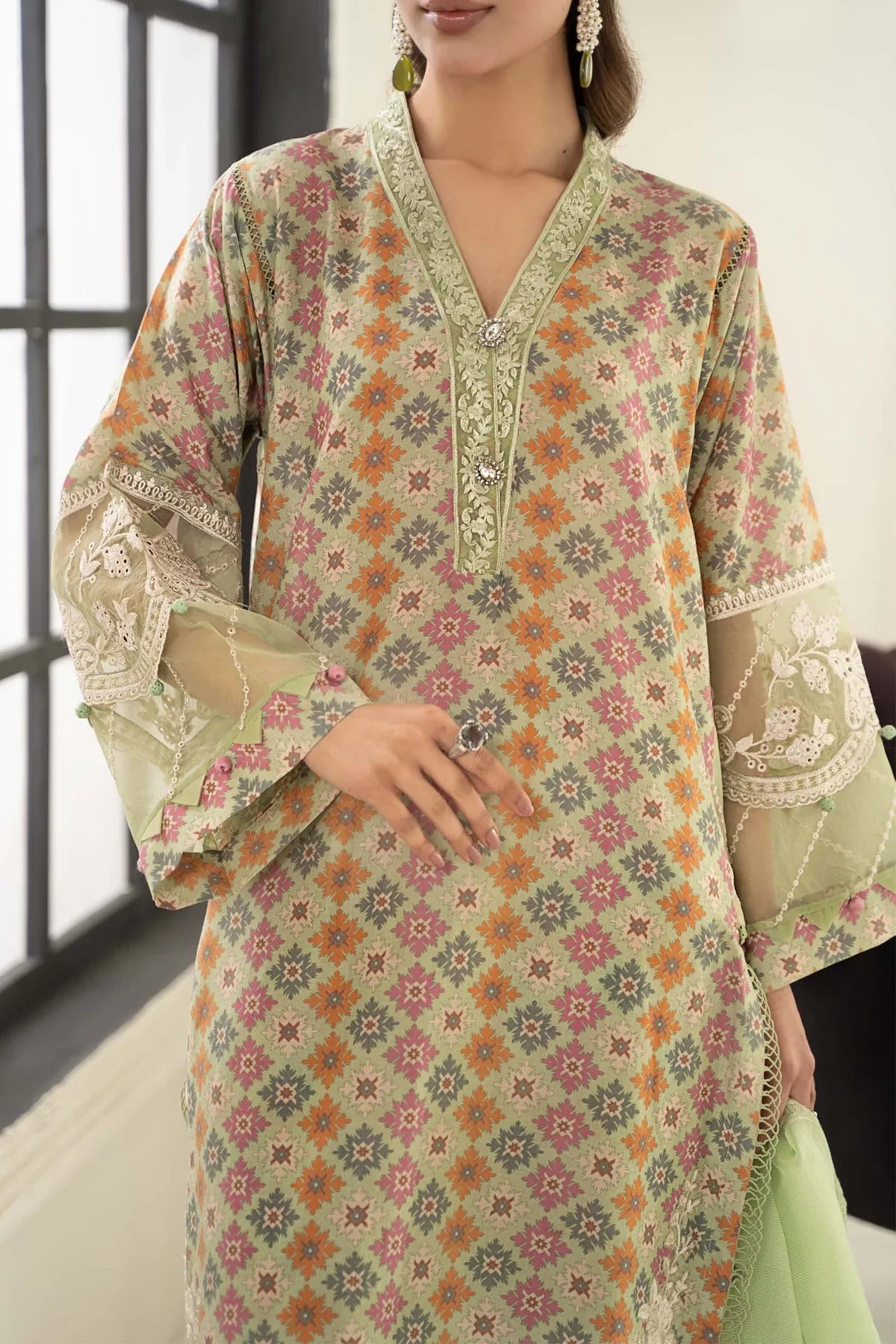 3 Piece Embroidered Lawn Suit | DW-EF24-111