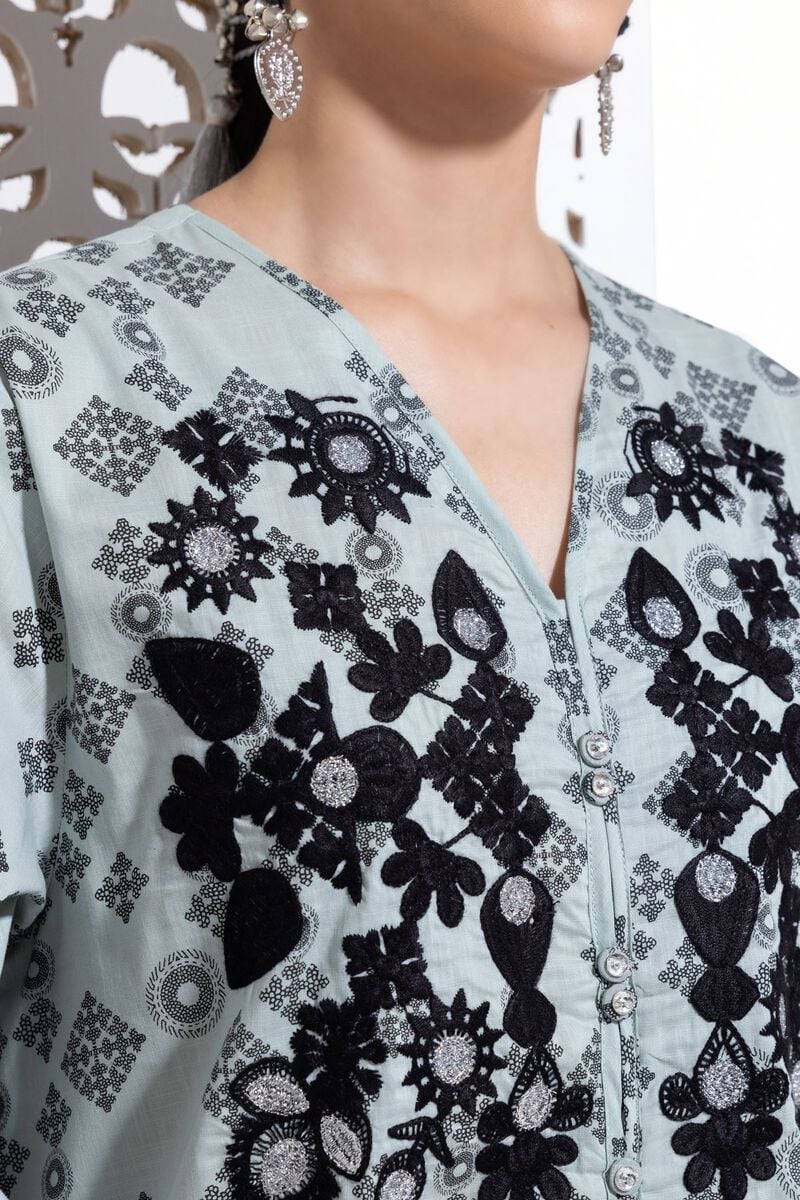 Kurta | Embroidered